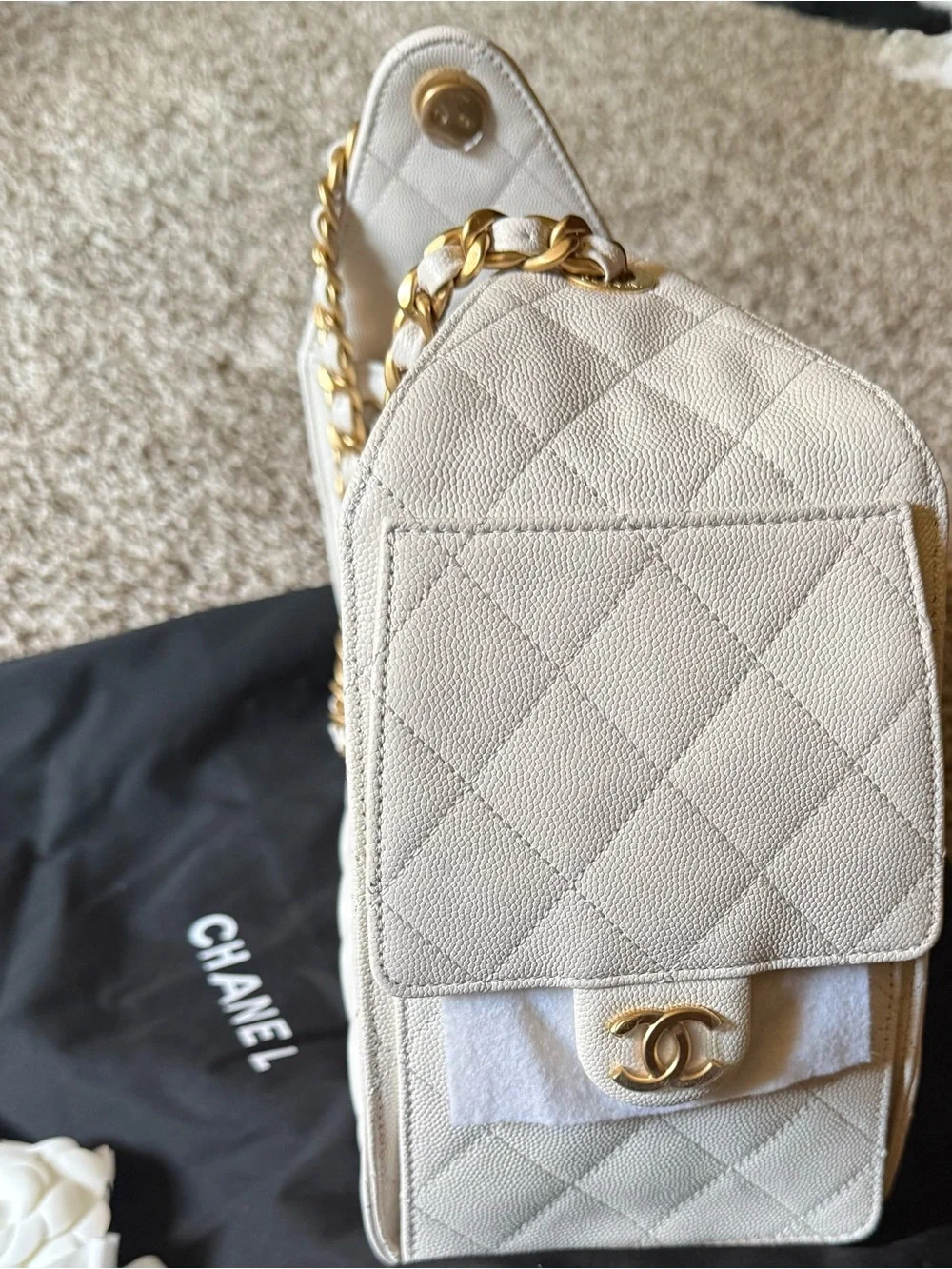 Chanel 25 small White Quilted Leather Drawstring Shoulder Bag with Gold Chain